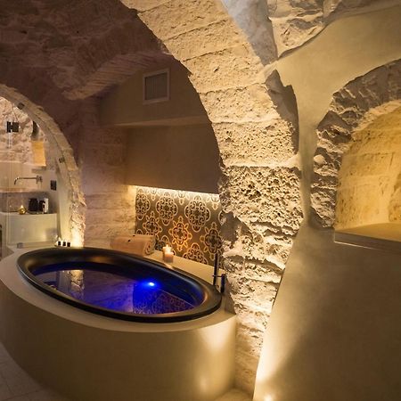 アルベロベッロ La Mandorla Luxury Trullo Bed & Breakfast エクステリア 写真