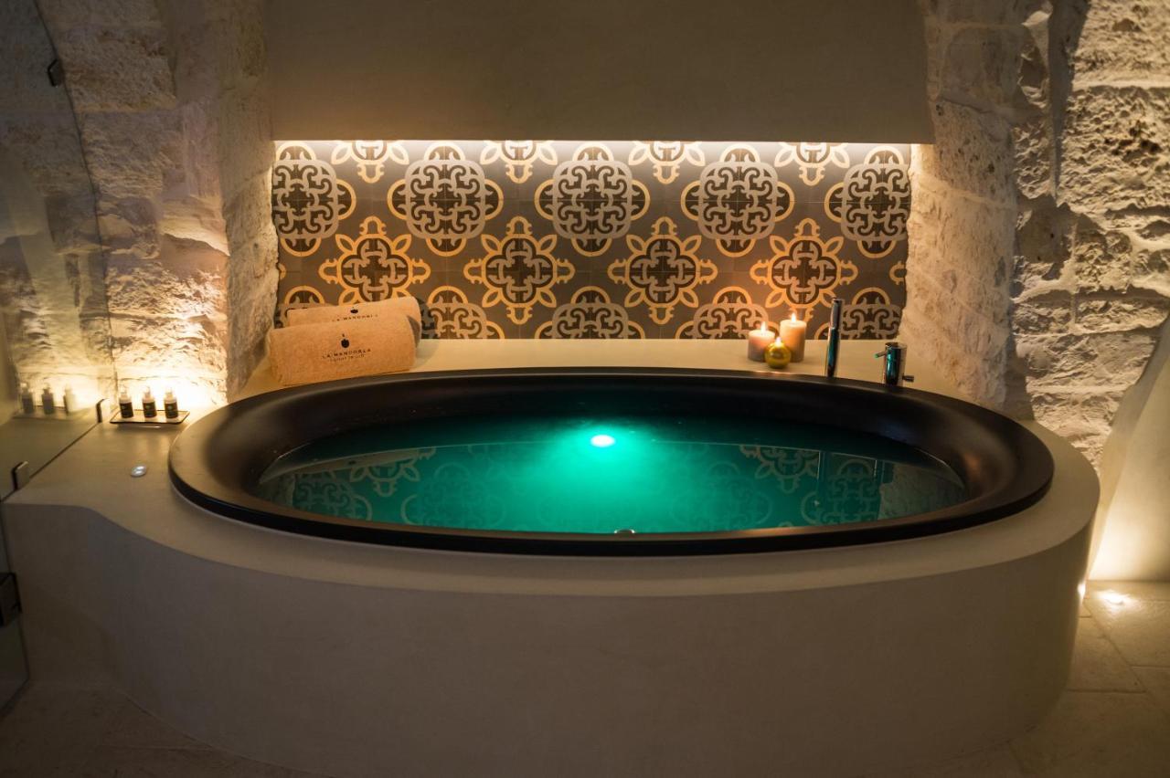 アルベロベッロ La Mandorla Luxury Trullo Bed & Breakfast エクステリア 写真