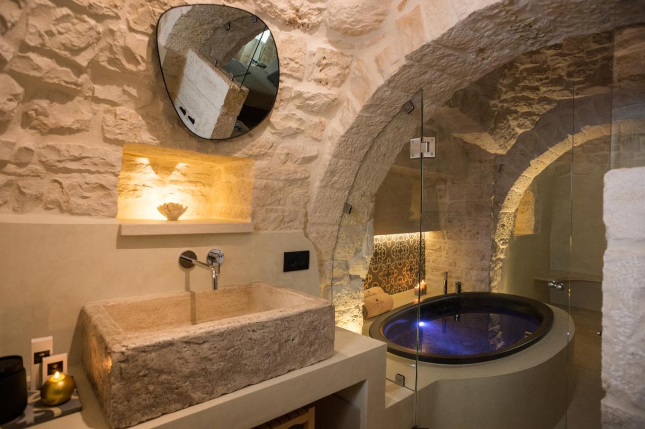 アルベロベッロ La Mandorla Luxury Trullo Bed & Breakfast エクステリア 写真