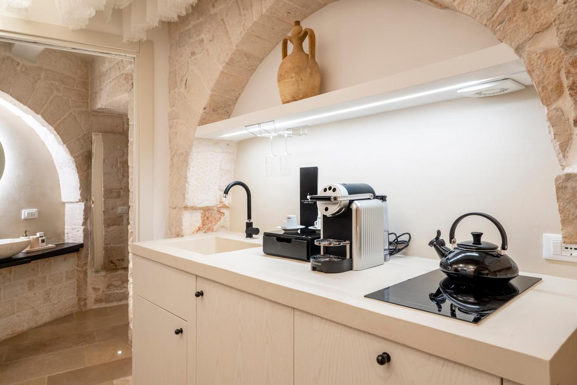 アルベロベッロ La Mandorla Luxury Trullo Bed & Breakfast エクステリア 写真
