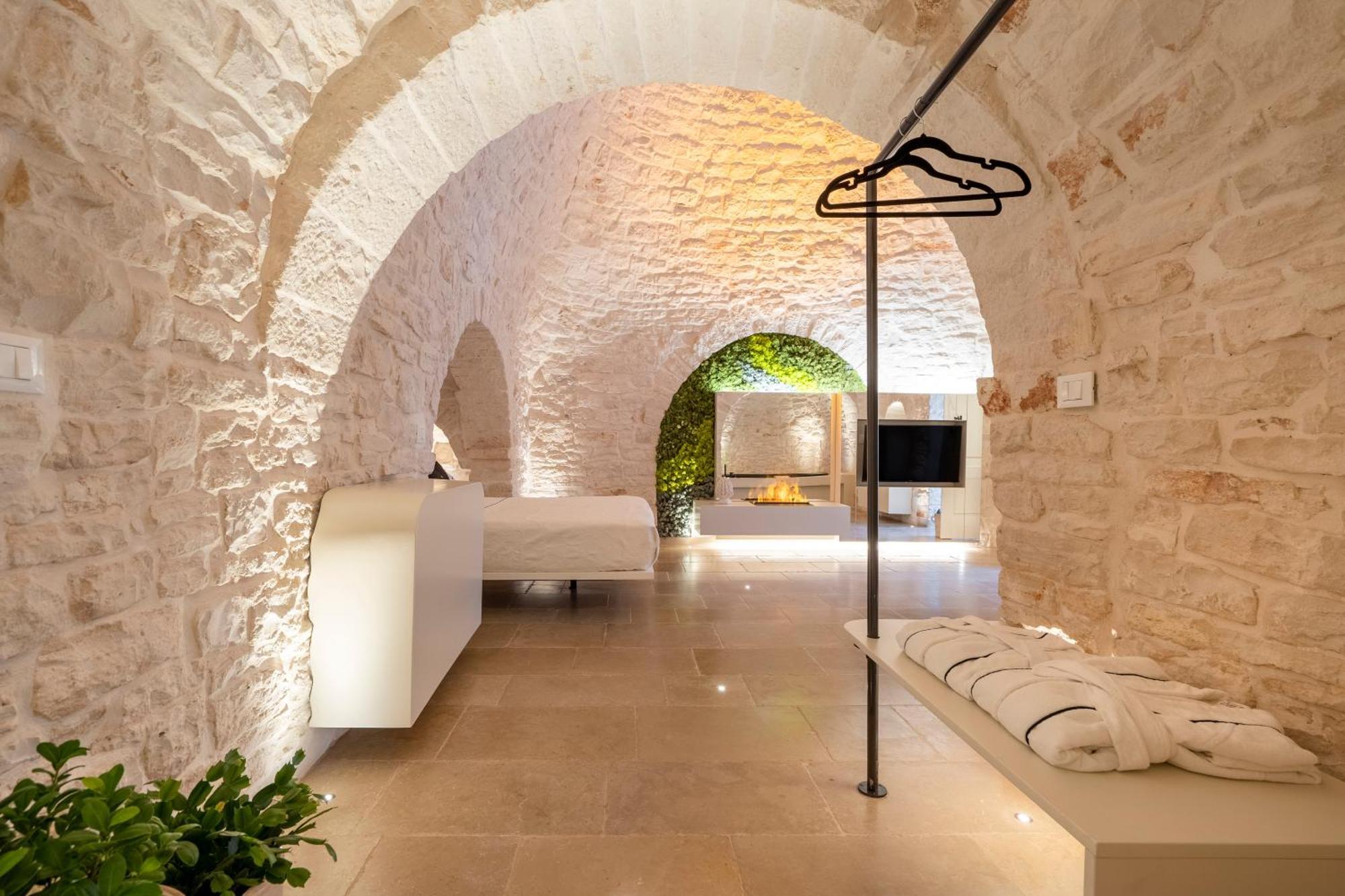 アルベロベッロ La Mandorla Luxury Trullo Bed & Breakfast エクステリア 写真